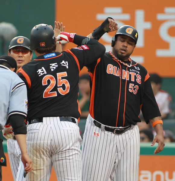 최준석의 역전 투런 홈런